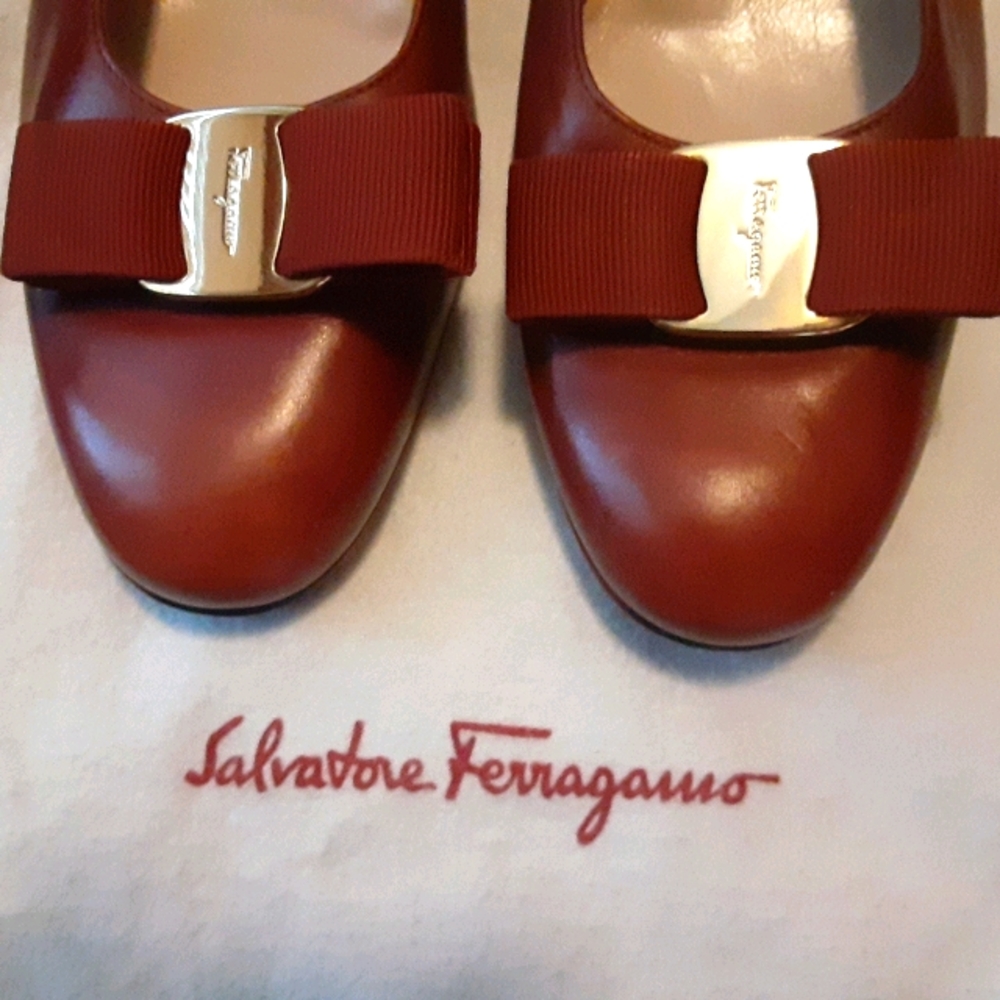 SALVATORE FERRAGAMO PUMPS 👠